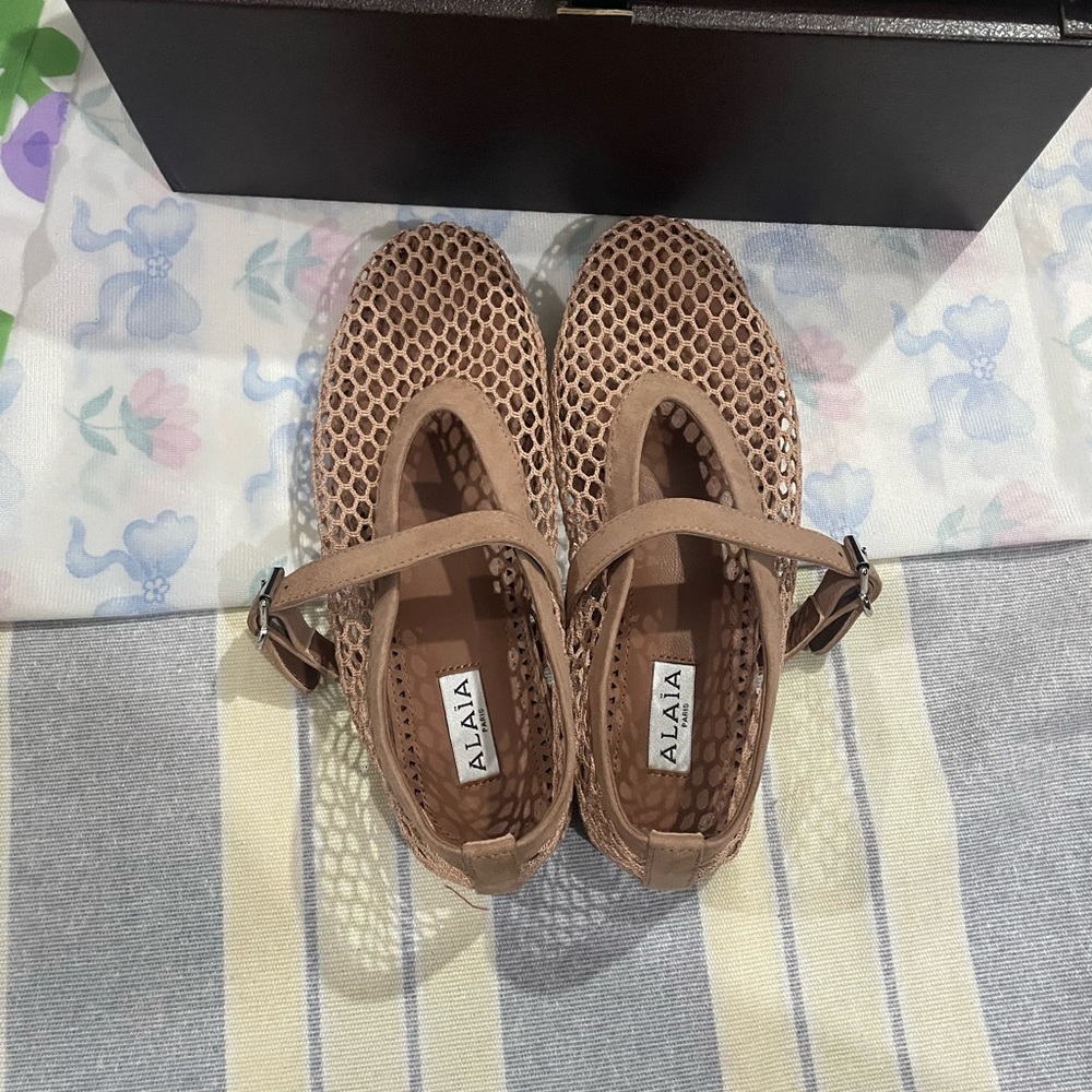 Alaïa Beige Mesh Mary Jane Flats with Ankle Strap - Picture 3 of 10
